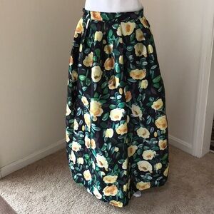 New! Comme USA large high waist maxi  skirt.